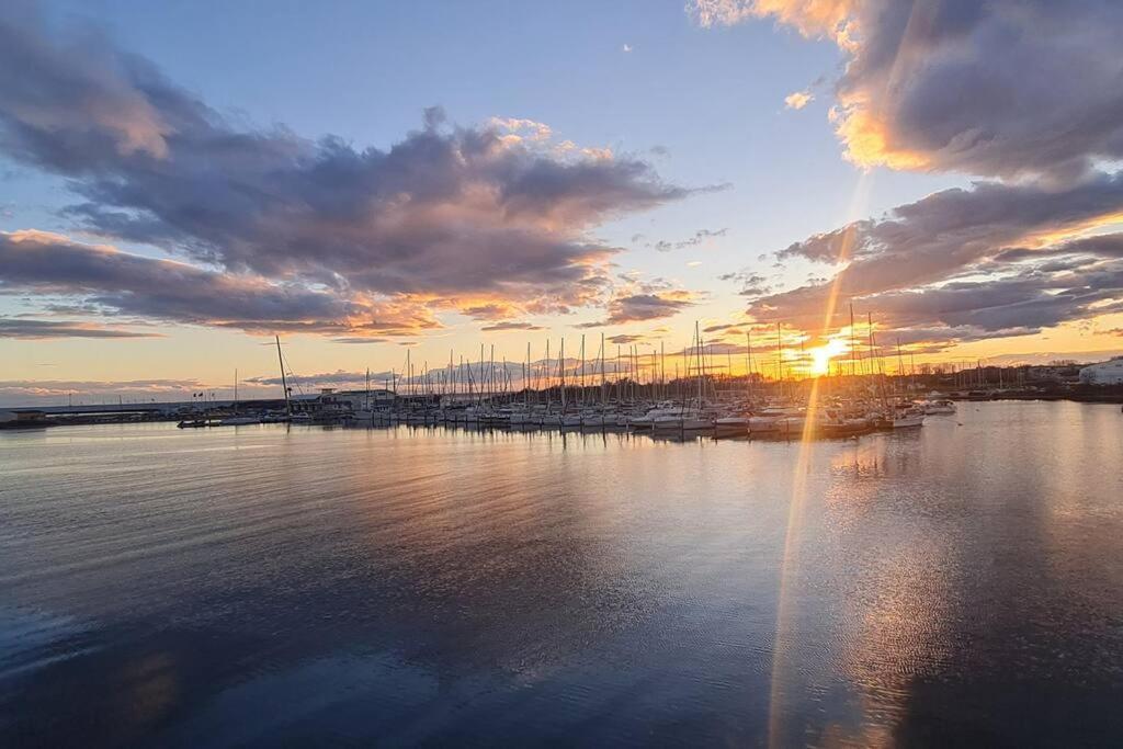 Appartement Avec Balcon, Vue Mer, Piscine, Parking Agde Exterior foto